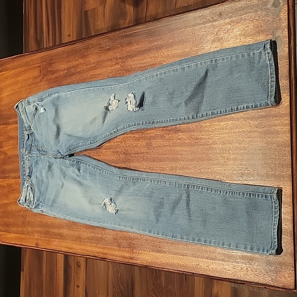 Womens- size 2- stretchy- Old Navy Jeans- distressed.